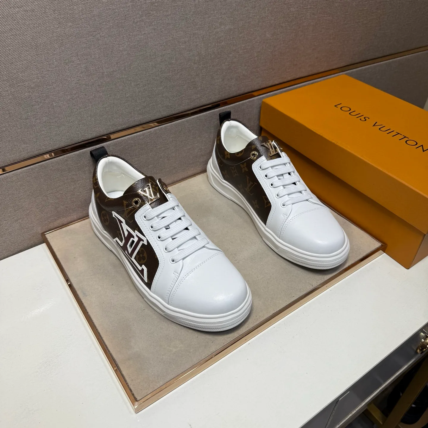 ⬛️Ex-factory price p400 [LV~] Men's casual shoes, 2025z cabinet sales simultaneously 🔶Code number: 38-44#️⃣ 🔷3 colors🔜The upper is made of multi-material splicing ➕Genuine leather lining, comfortable and breathable, sole: original comfortable and wear-resistant outsole, ⚠️real thing📱photographed🎬real thing is better📢📢📢